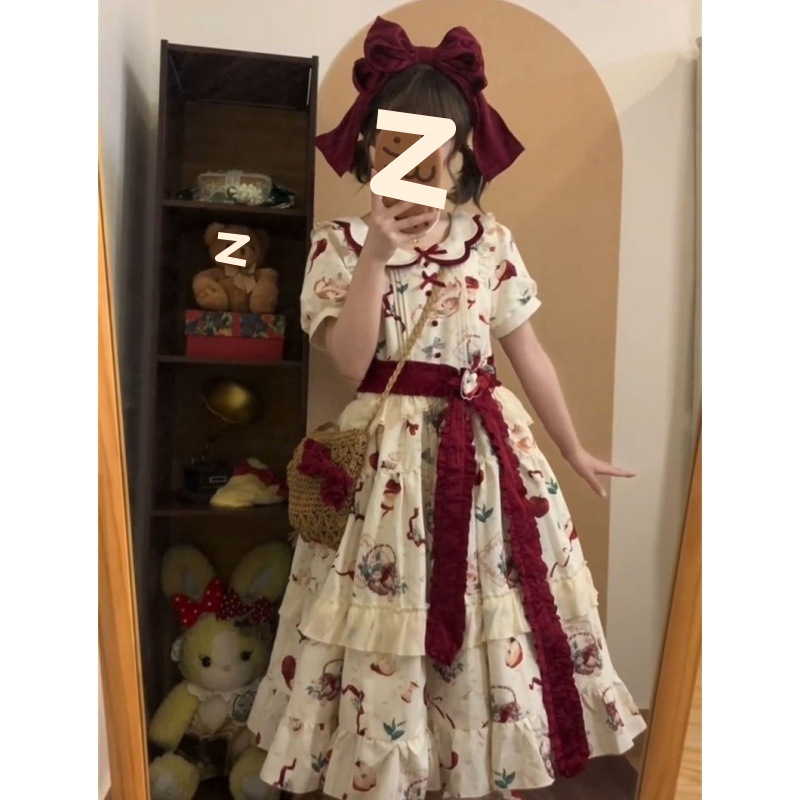 ベビードールの襟のドレス