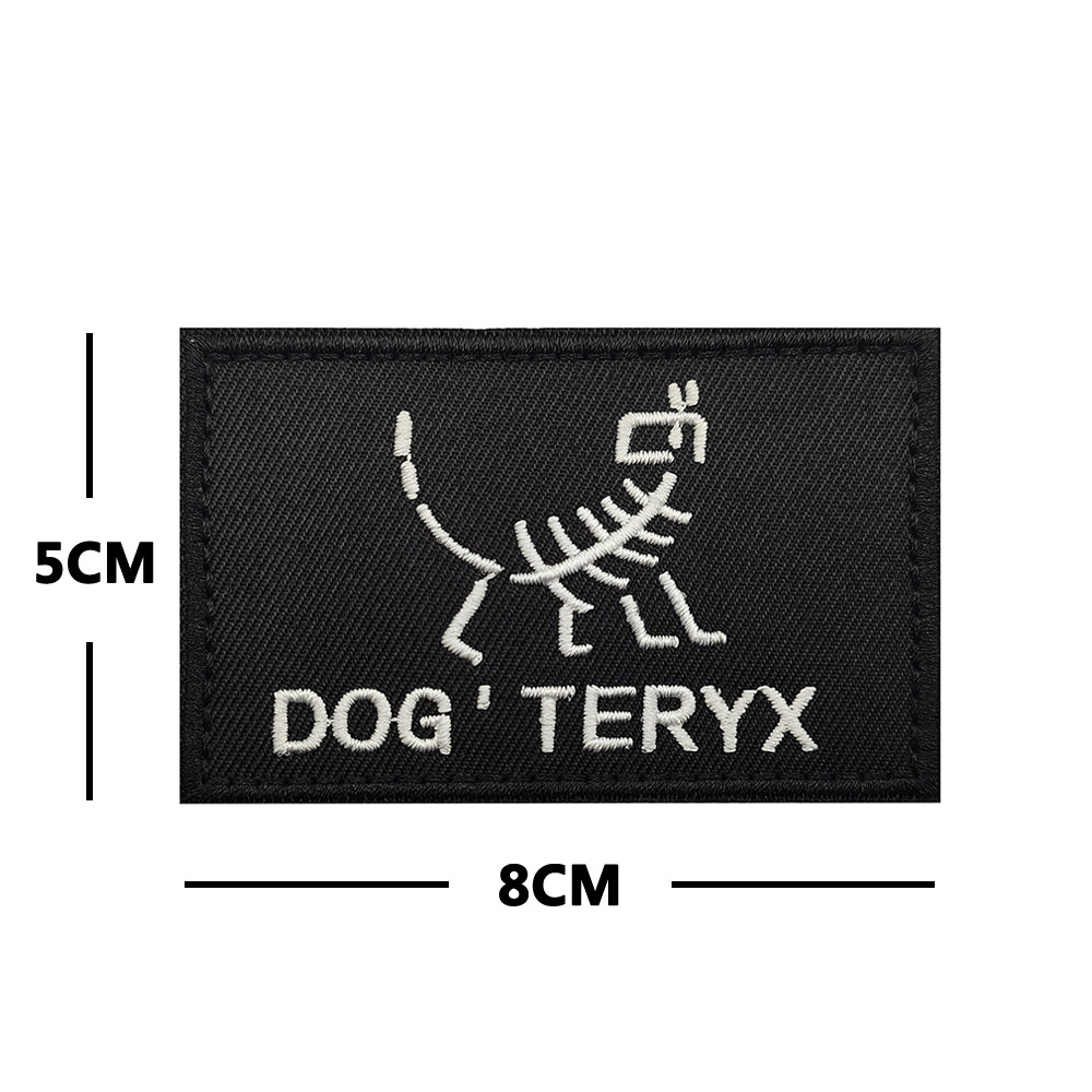 V01761-2 刺繍祖先動物（黒布白犬）