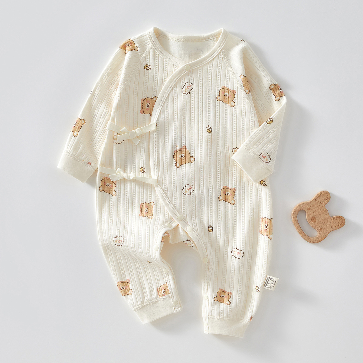 ジャカードは熊の頭の蝶の服でいっぱいです。