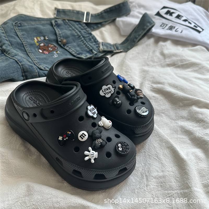 暴力的なクマの子熊