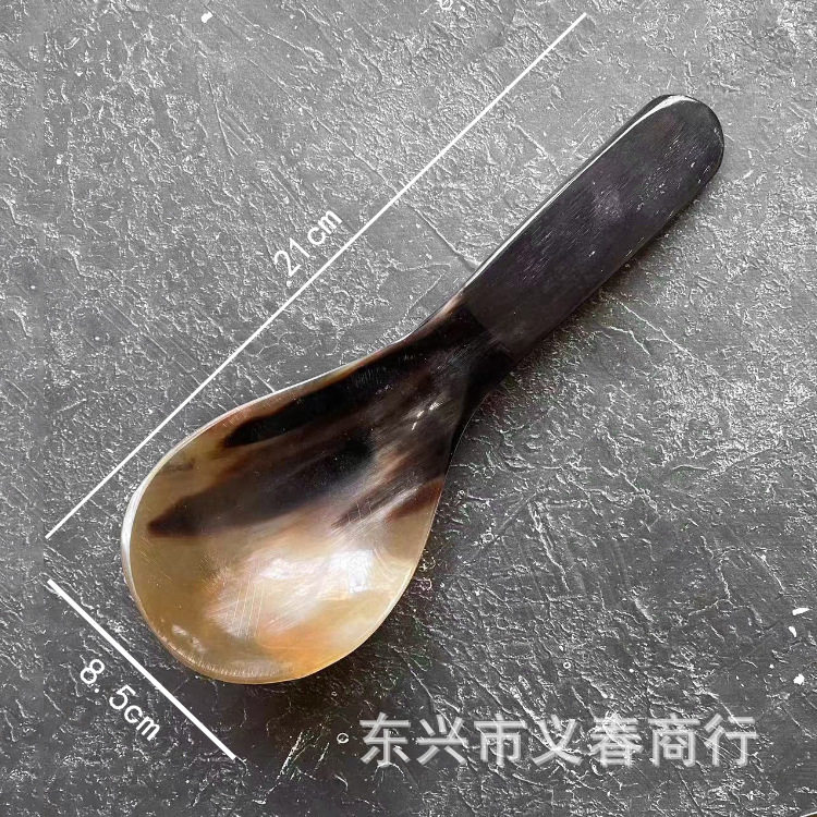 大きなスプーンの長さは約 21cm