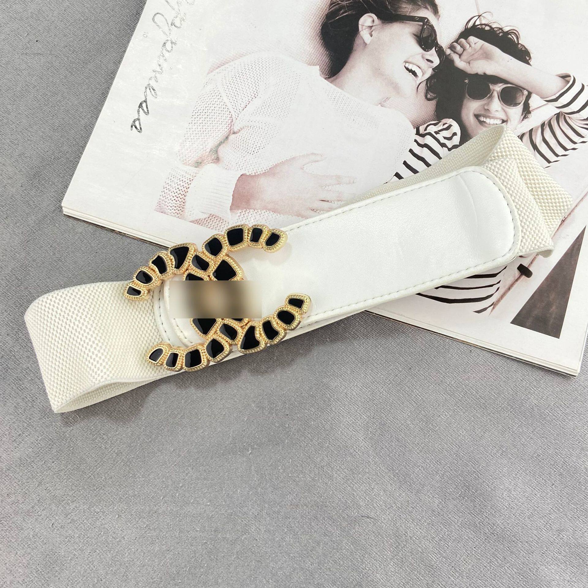 ホワイト(ダブルCブラックスクエア)