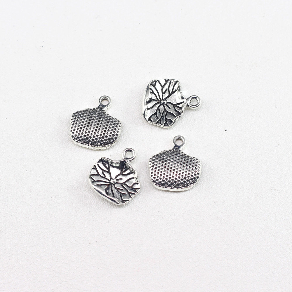 7 # ハスの花は約15*13*3mmです