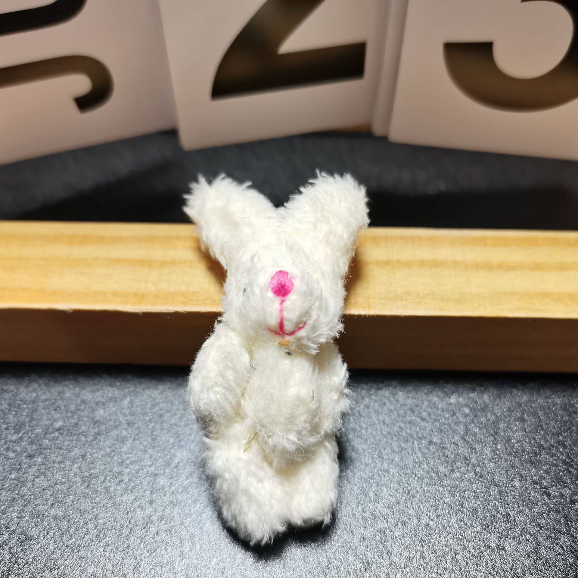 4.5cmベージュのウサギ