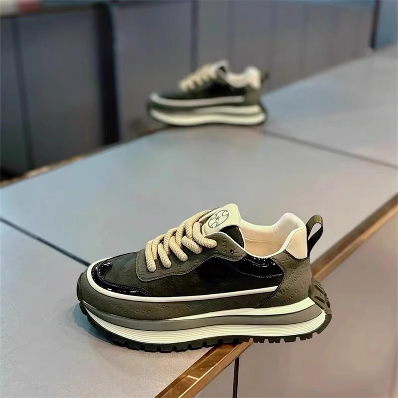 アーミーグリーン