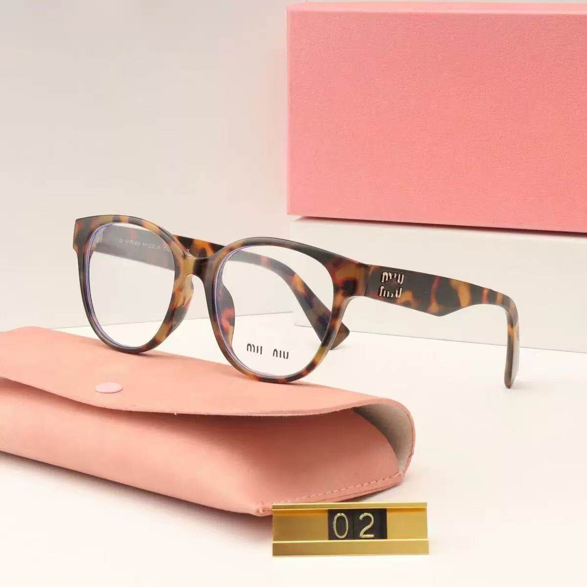 べっ甲色の透明レンズ