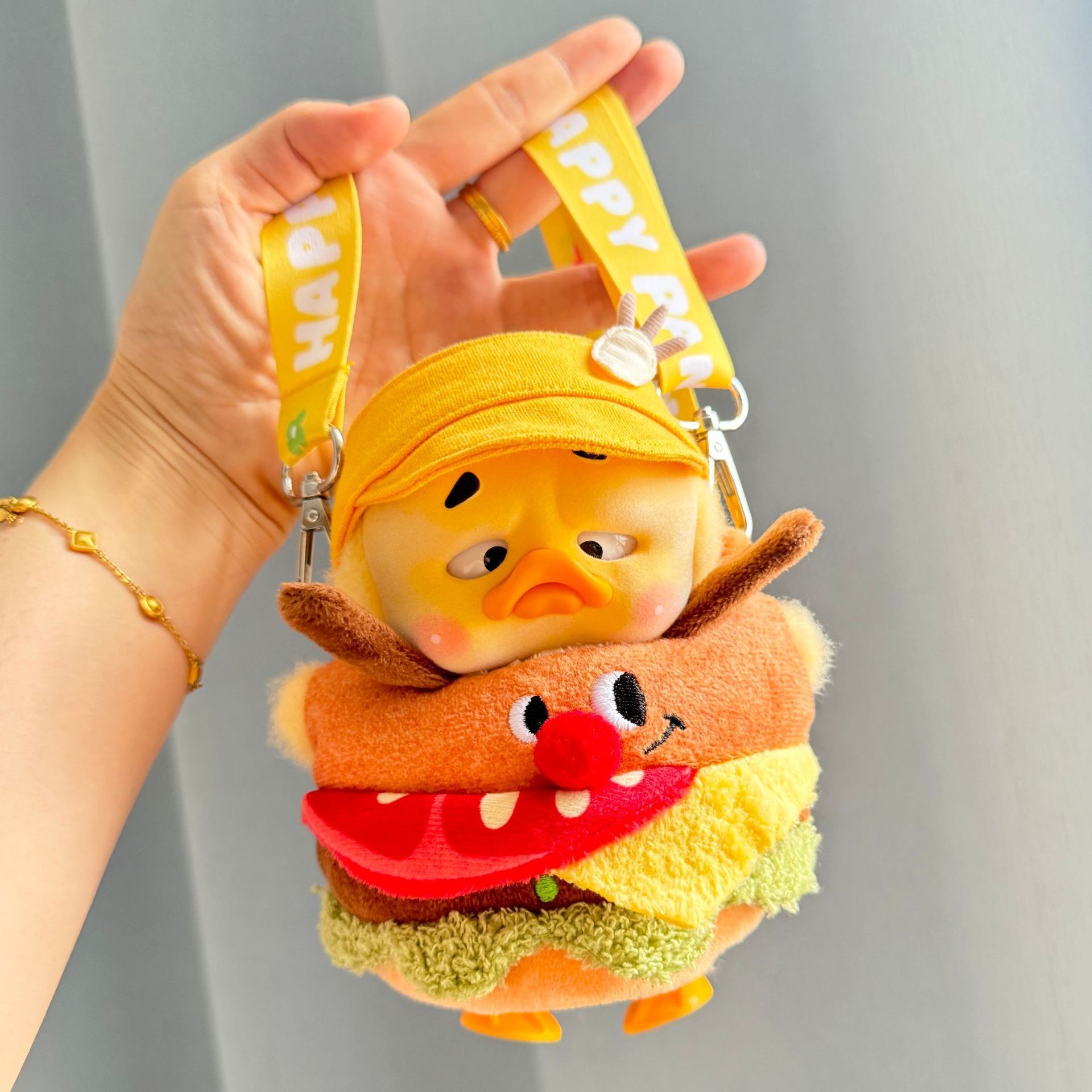 ホットドッグバーガーテイクアウトバッグには帽子は含まれません