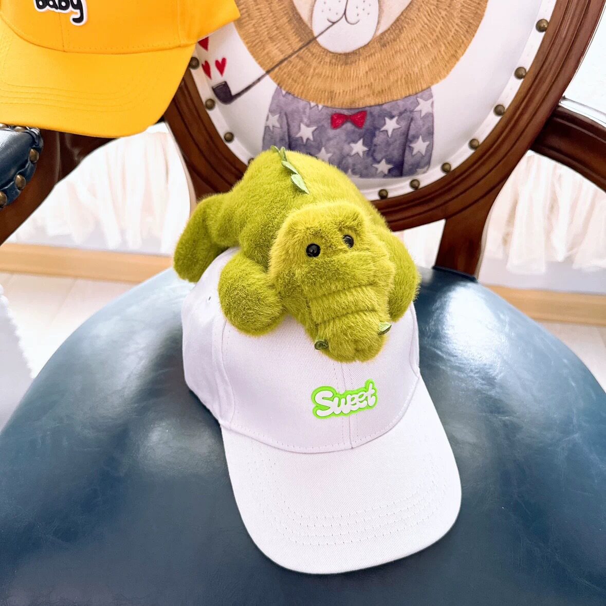 白い帽子のワニ