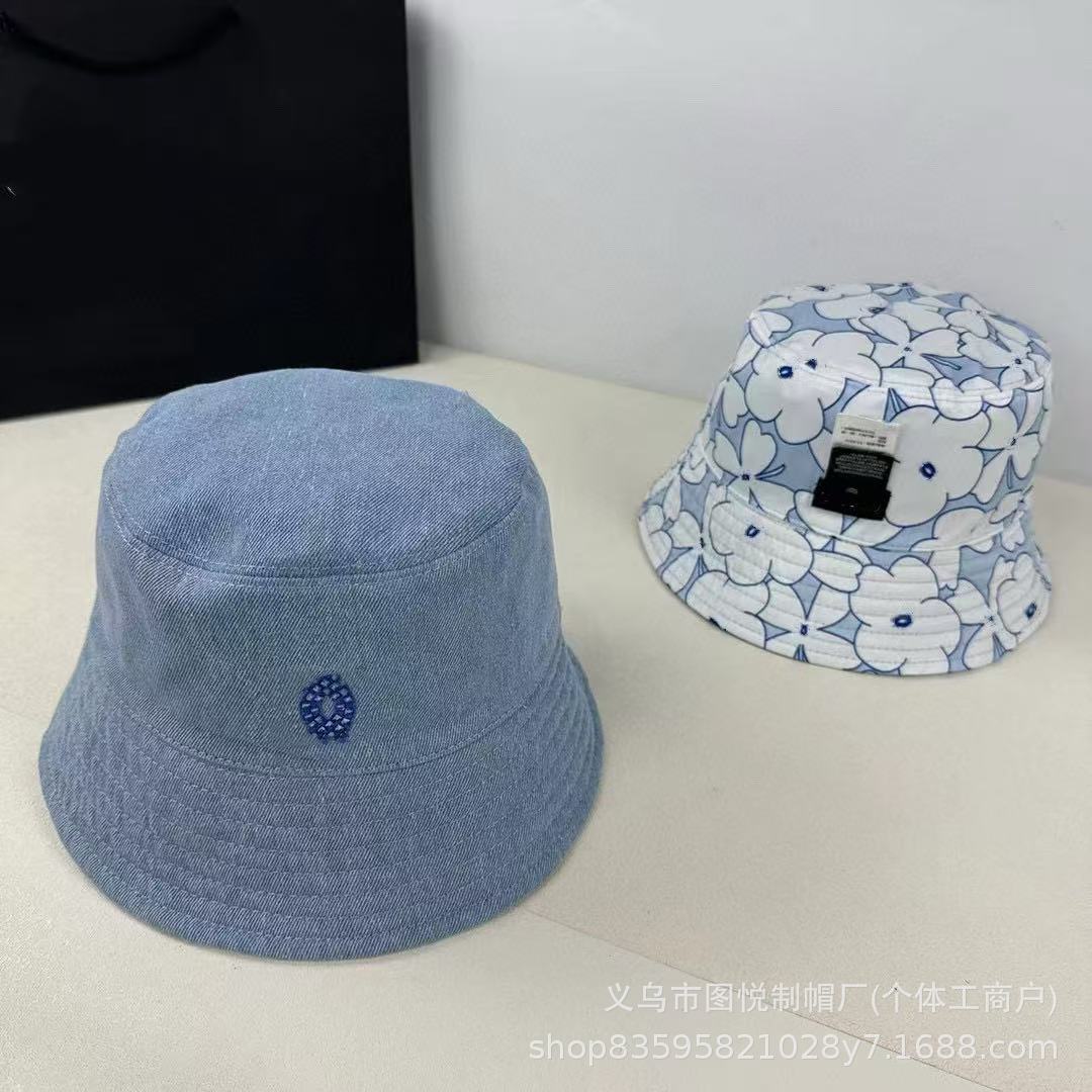 ライトブルー