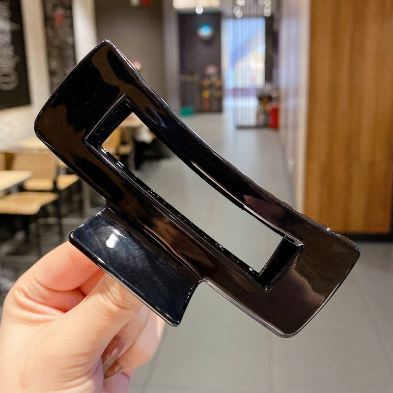 黒い大きな四角