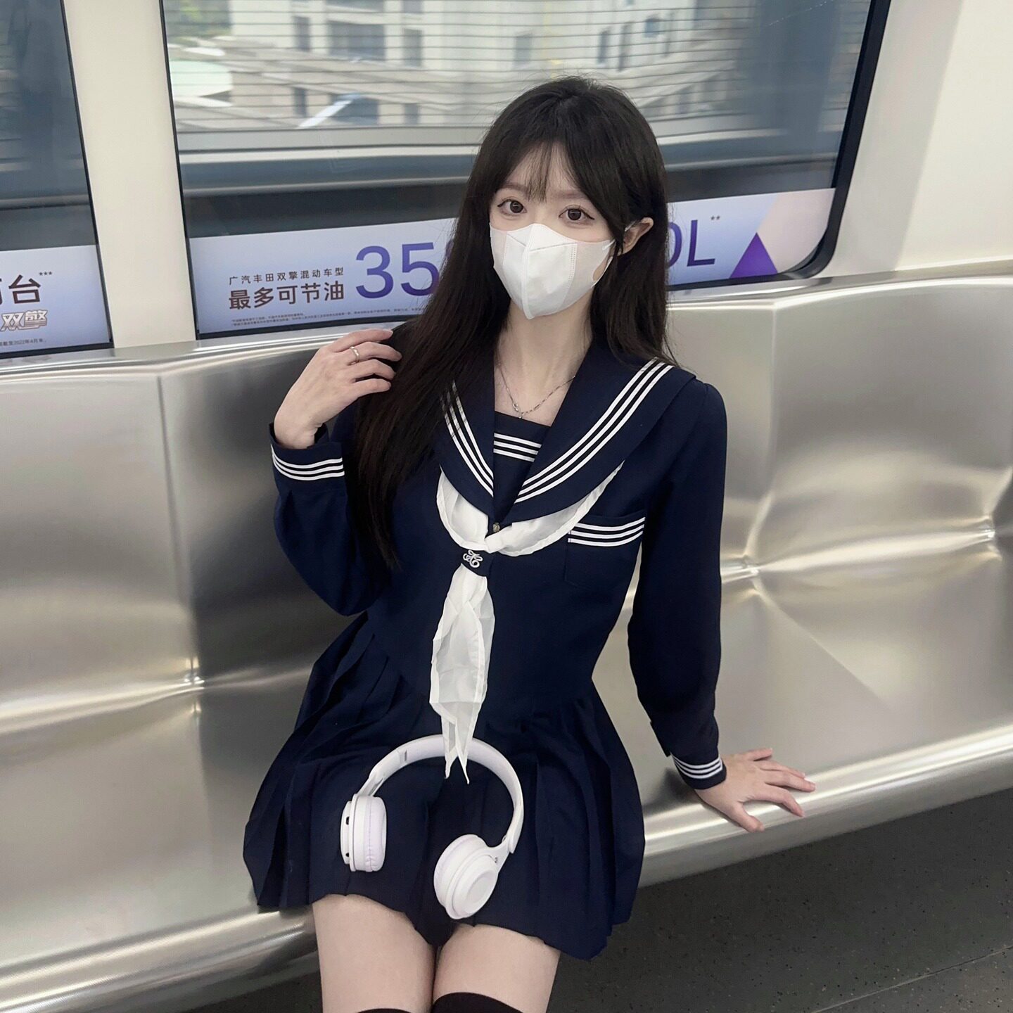 長袖の上着のスカートのスカーフ