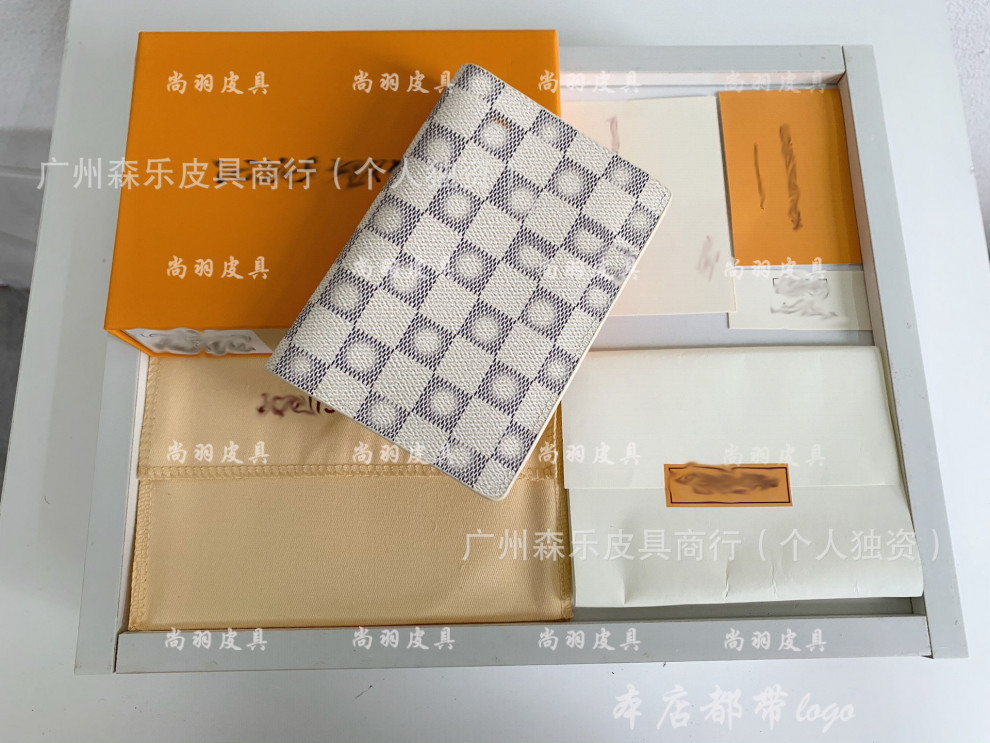 白いグリッド