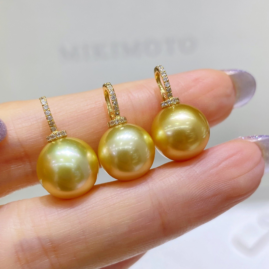 ゴールドビーズペンダント