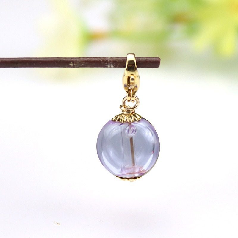 ライトパープルの穴あきエッセンシャルオイルビーズペンダント（ロブスタークラスプスタイル）