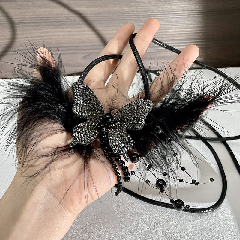 2404379b黒い羽根のダイヤモンドのネックレス