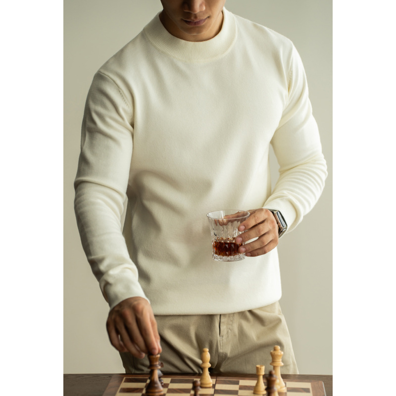 ホワイト[ハーフタートルカラー]