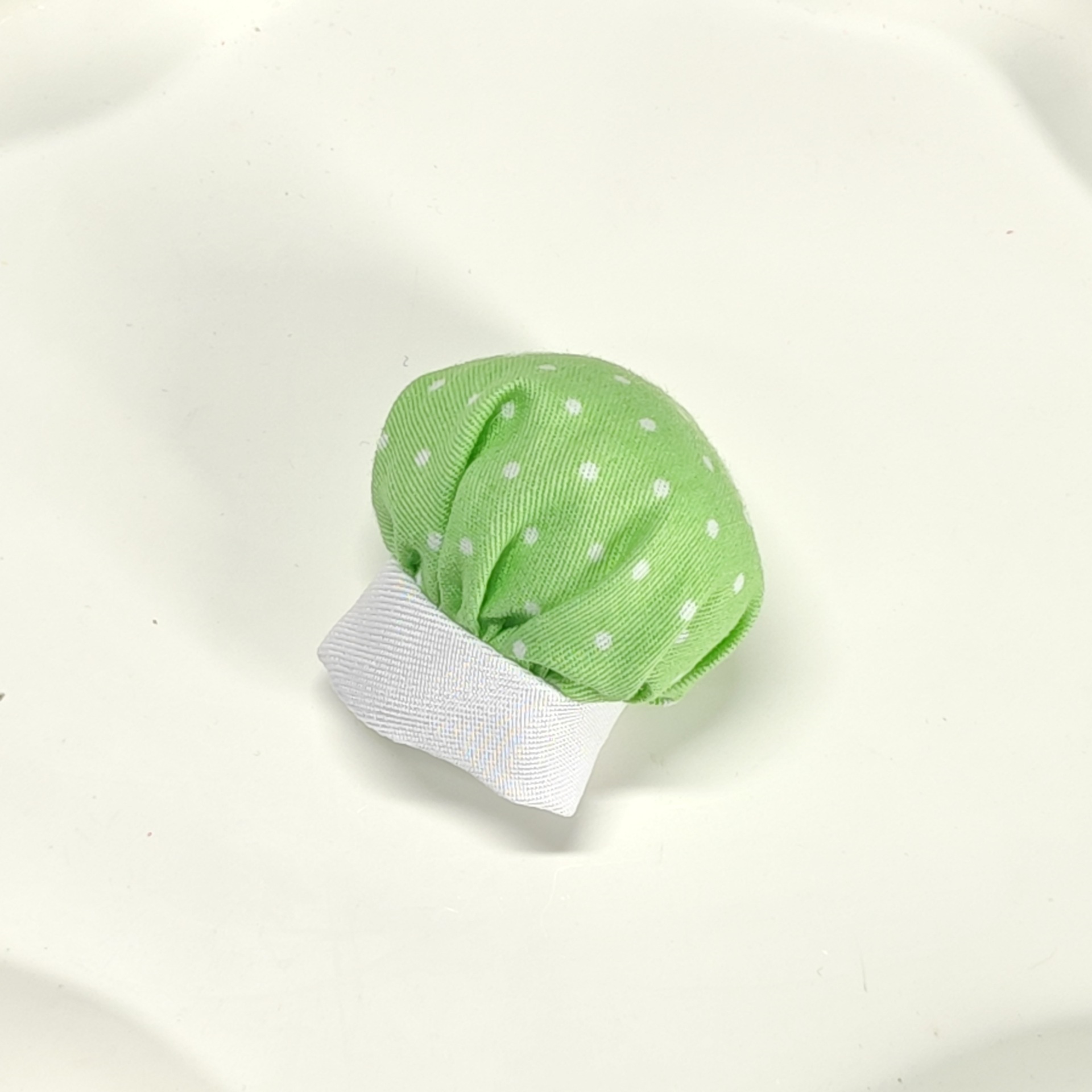 緑の白いシェフの帽子