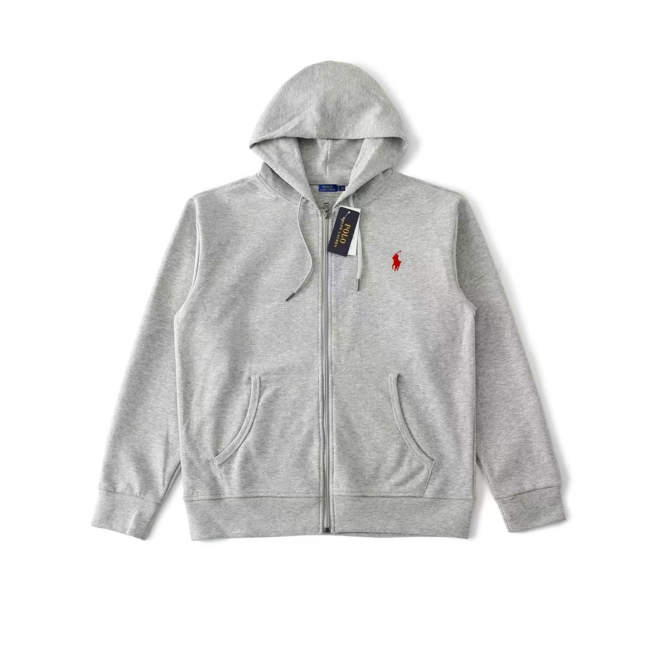 グレーの服に赤いマラ帽