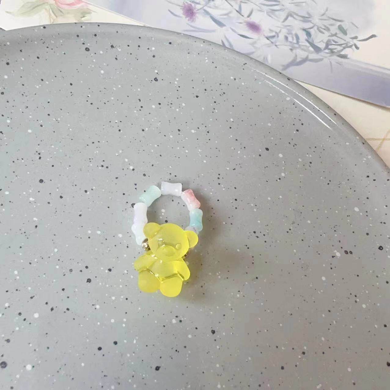 黄色