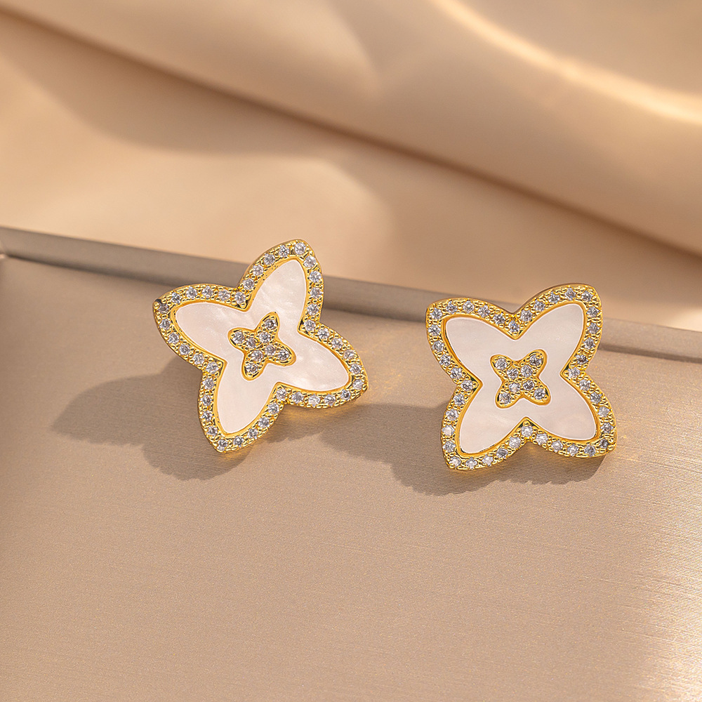 241 クローバー ホワイト シェル ゴールド スタッド ピアス