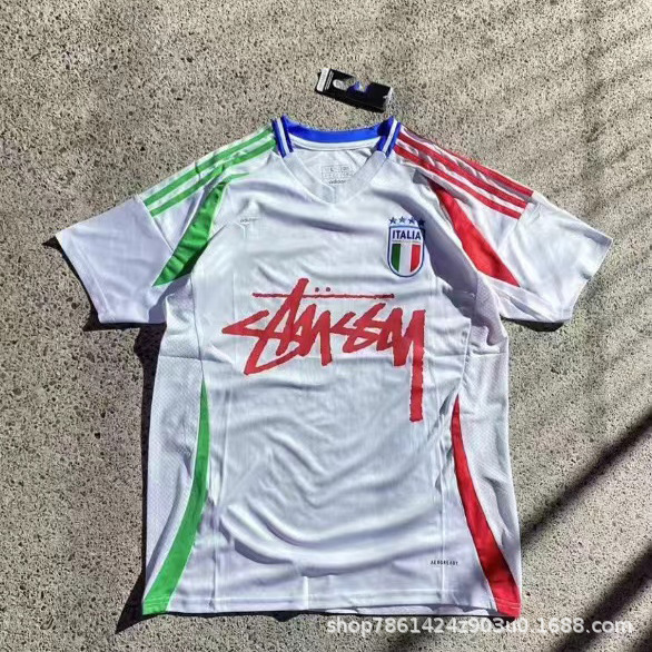 イタリア人ゲスト向けのStussyの24モデル