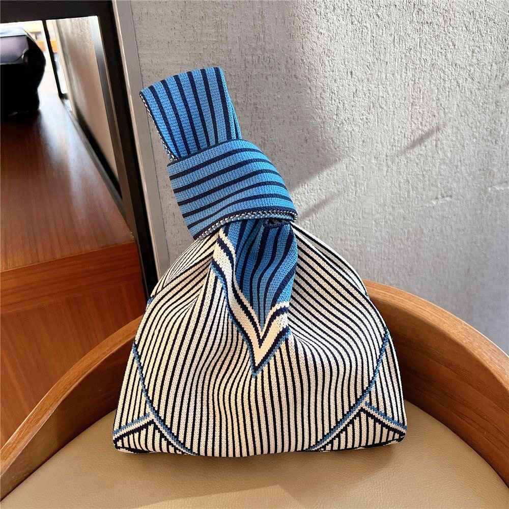 Vネック ― ブルー