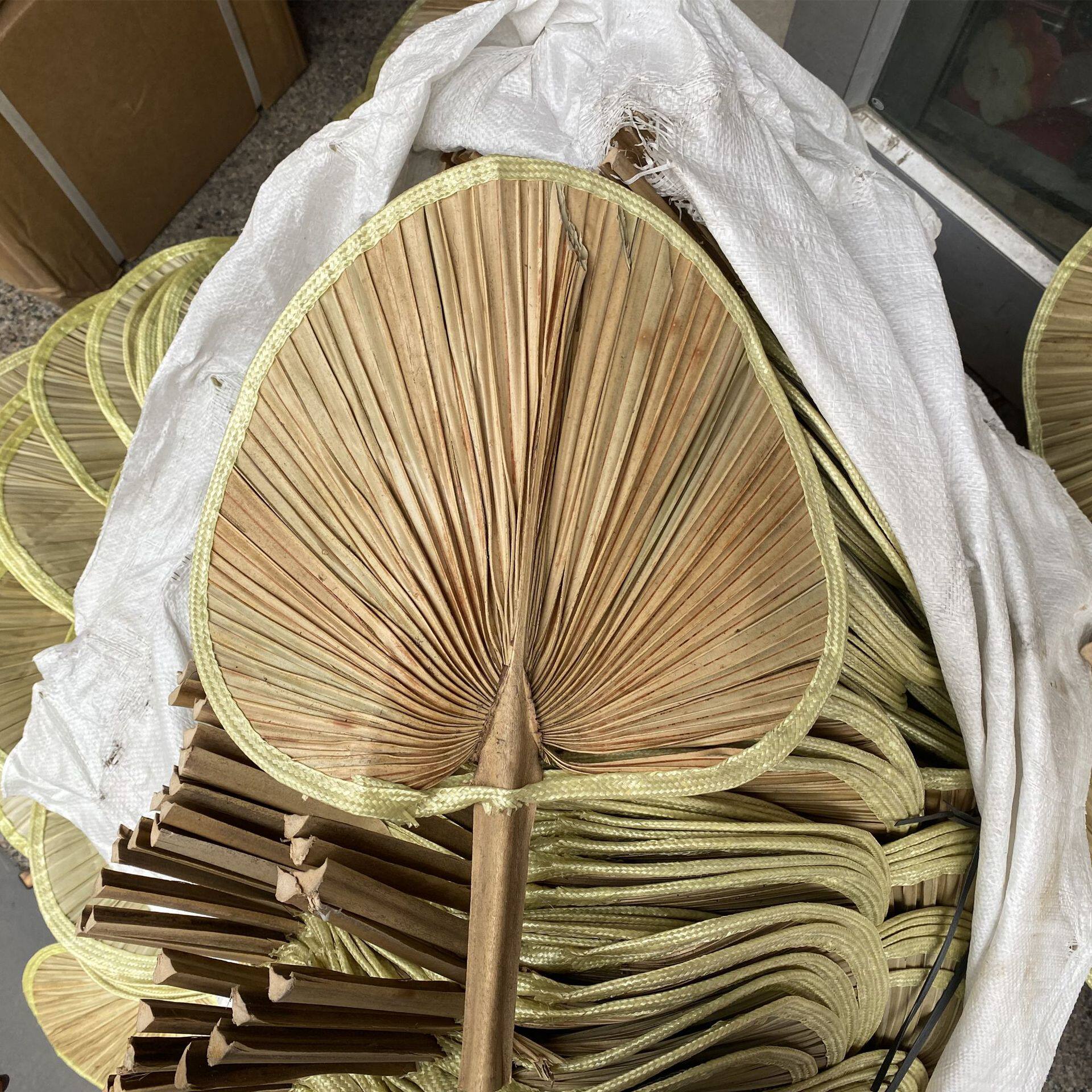 バナナの扇子を処理します。