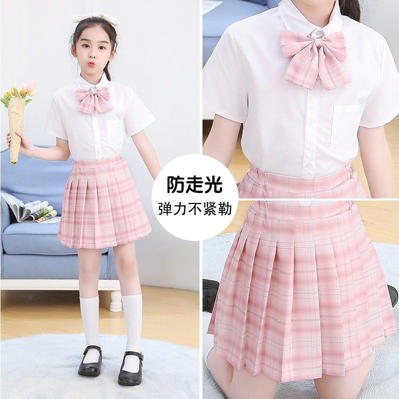 少女の心配事(格スカート + 蝶ネクタイ)