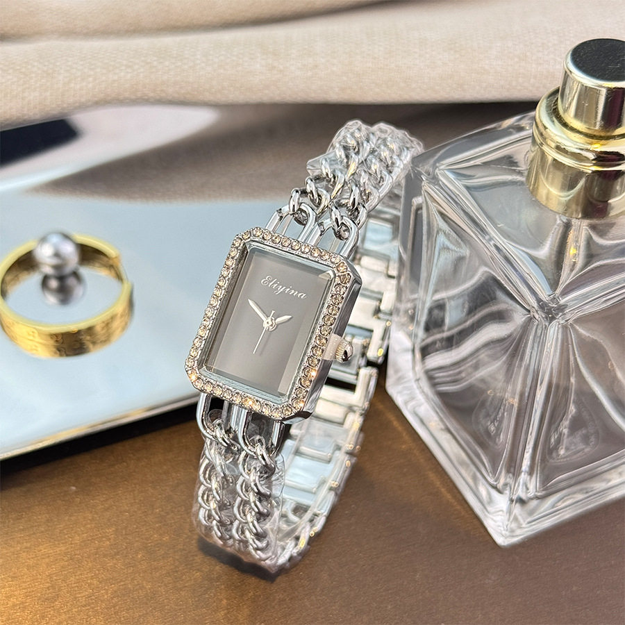 シルバーブラック