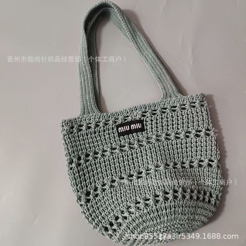 ピーコックブルー