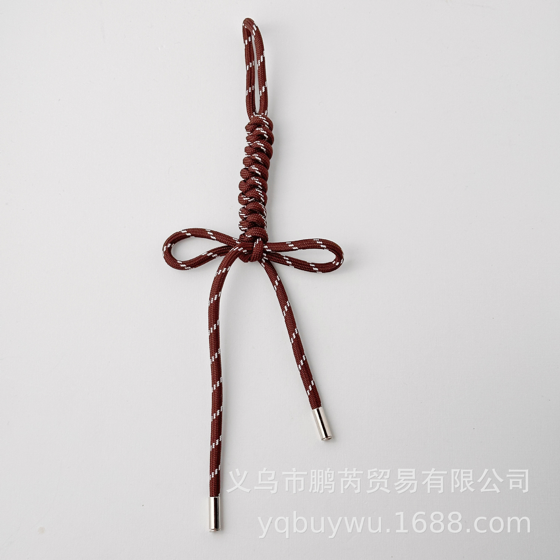 茶色のダイヤモンドリボン完成品は約25cmです