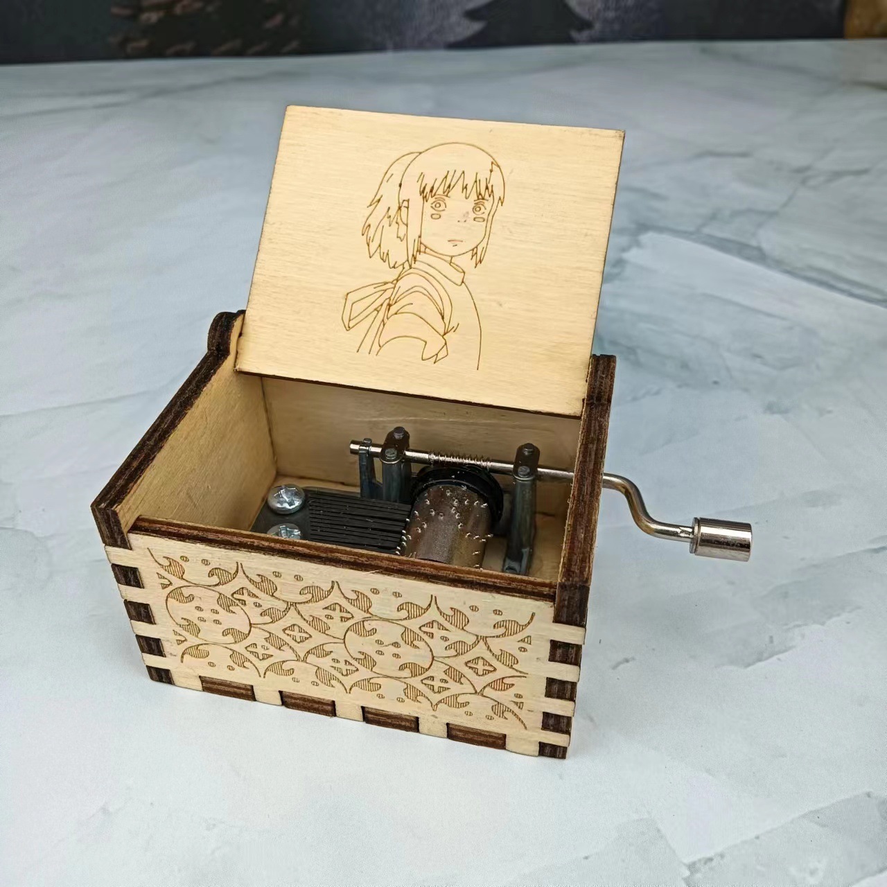 千と千尋の木の色の経典の金