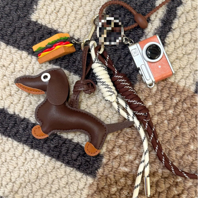 ダックスフント サンドイッチ レトロ カメラ M スタイル ペンダント