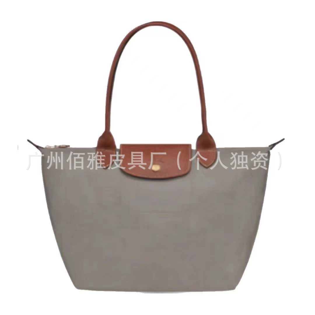 クラシックな斑点のあるグレー