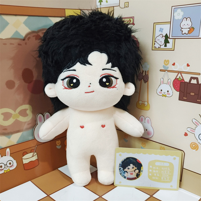 劉さんは裸の子供を揚げて服を含まずに出生証明書を送ります。