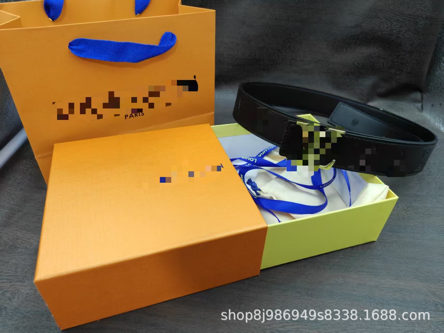 ブラックプリントのゴールドバックル