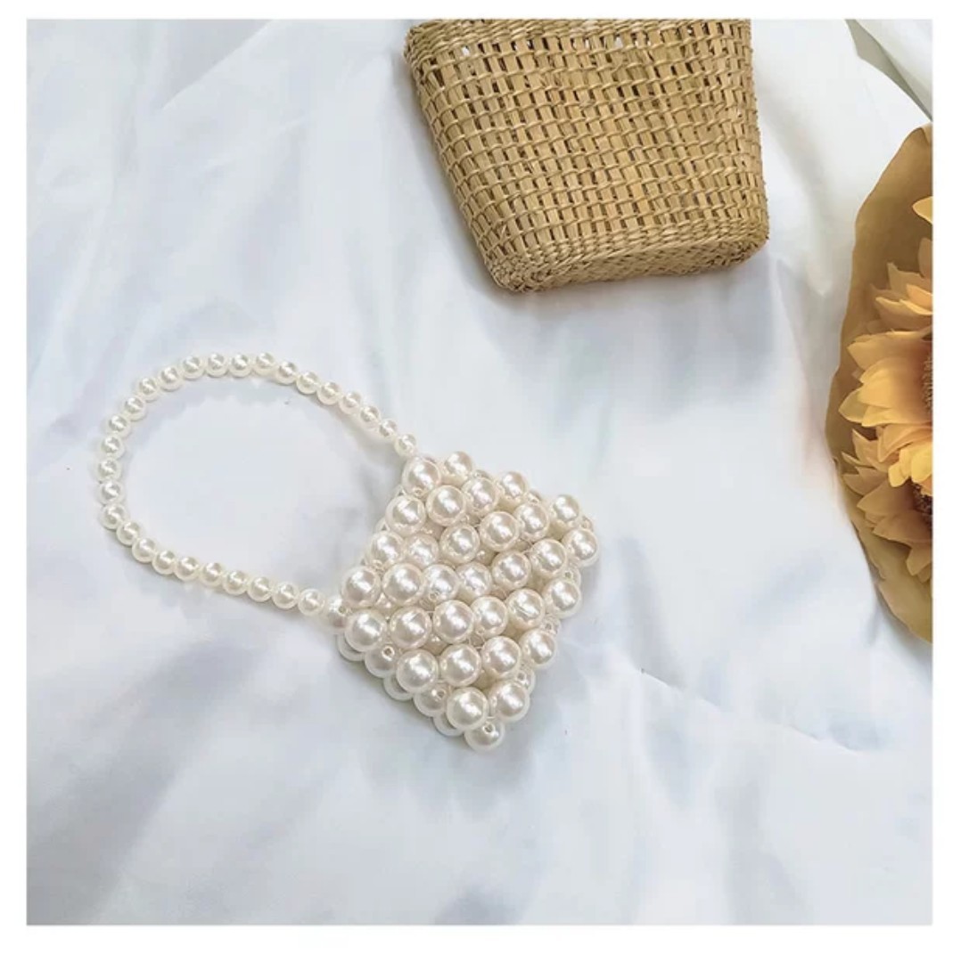 ベージュハンドバッグ