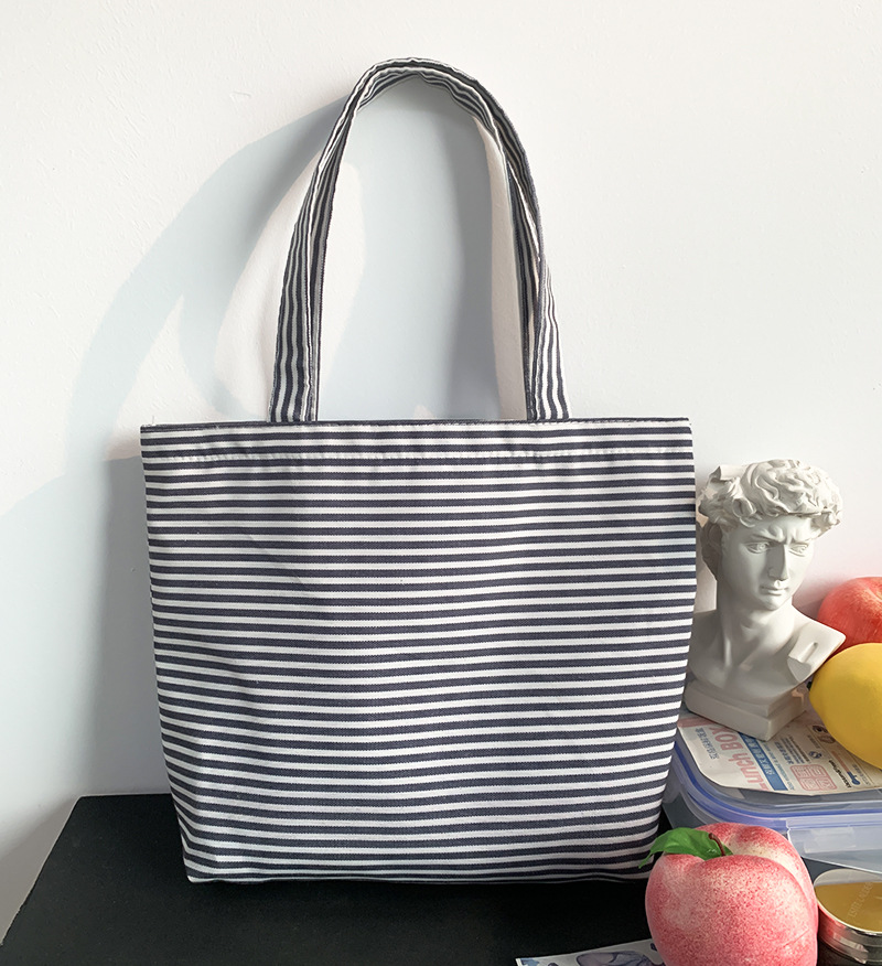 ジッパー付きボーダーハンドバッグ