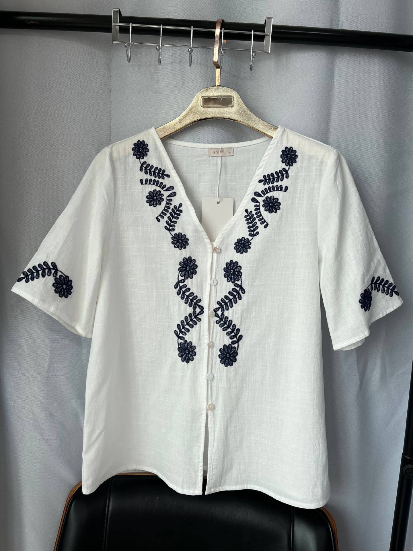 ホワイト刺繍ロイヤルブルー-WHITE