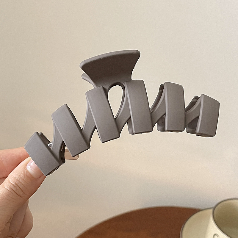 39 # 不規則な深いカレークリップ