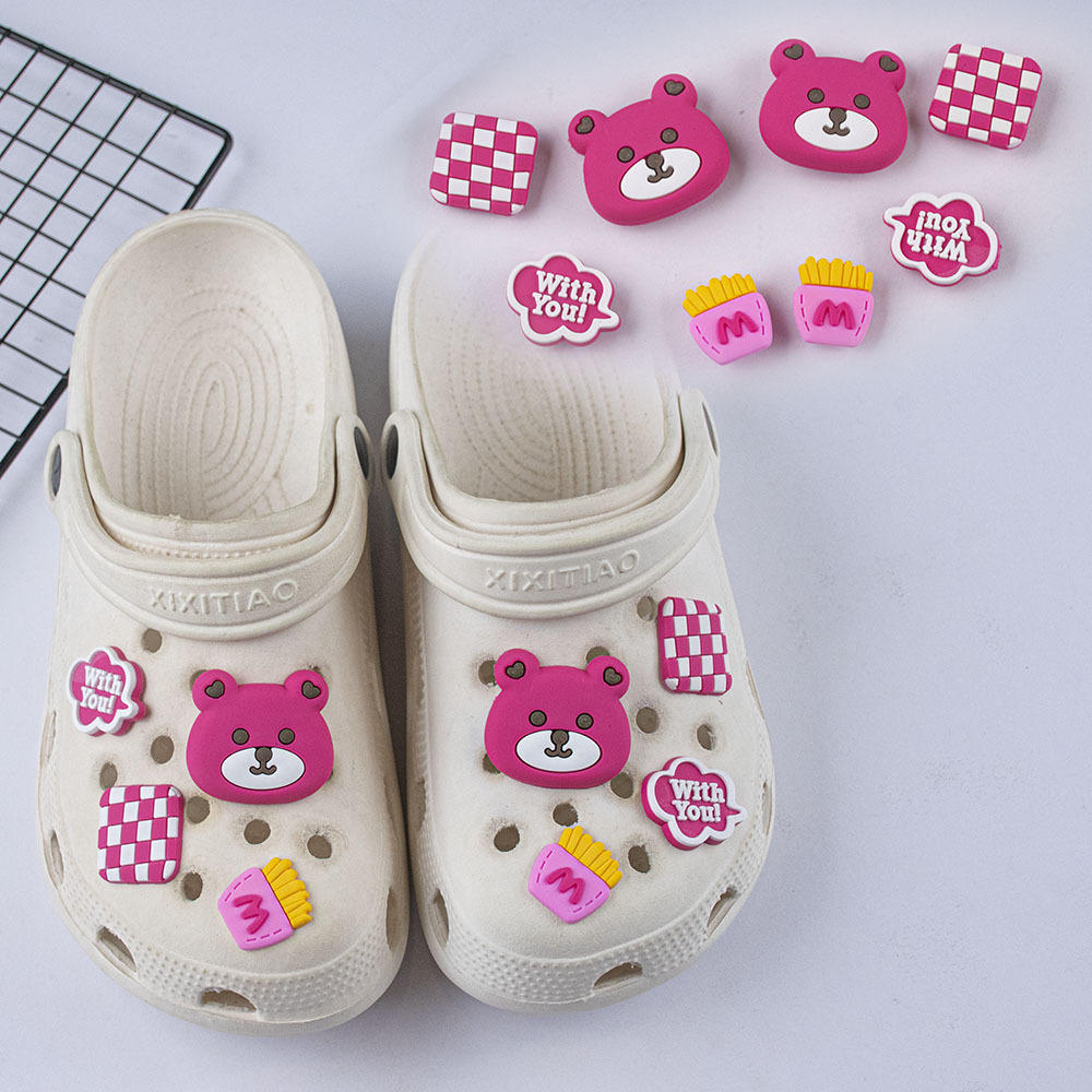 赤い熊のセット (8個)