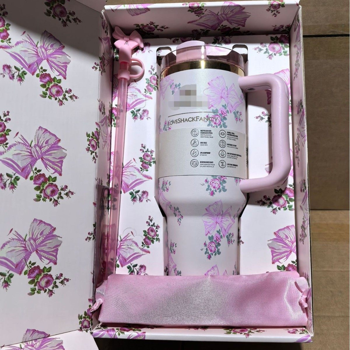 ギフトボックス ピンクの蝶