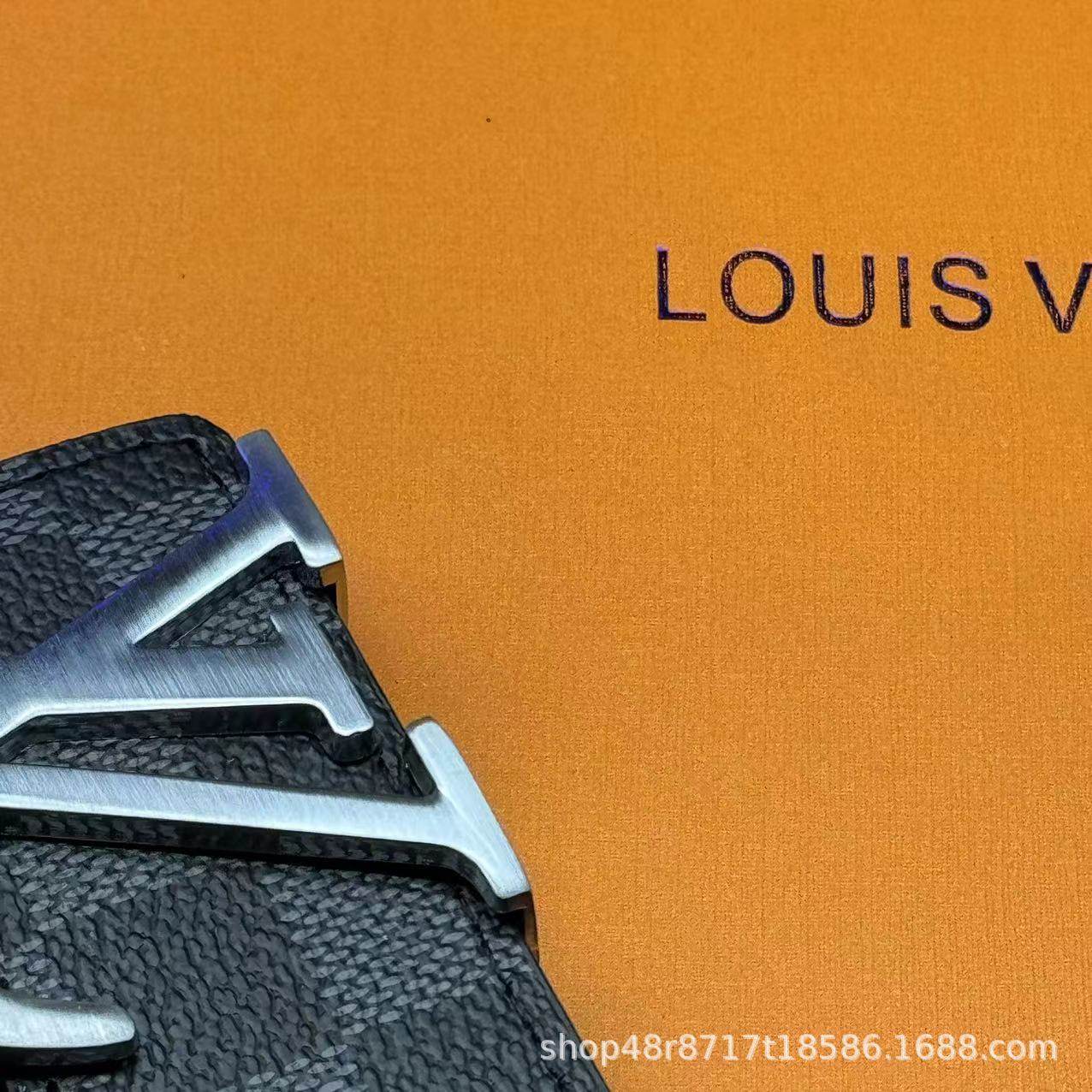 ブラックチェックシルバーバックル