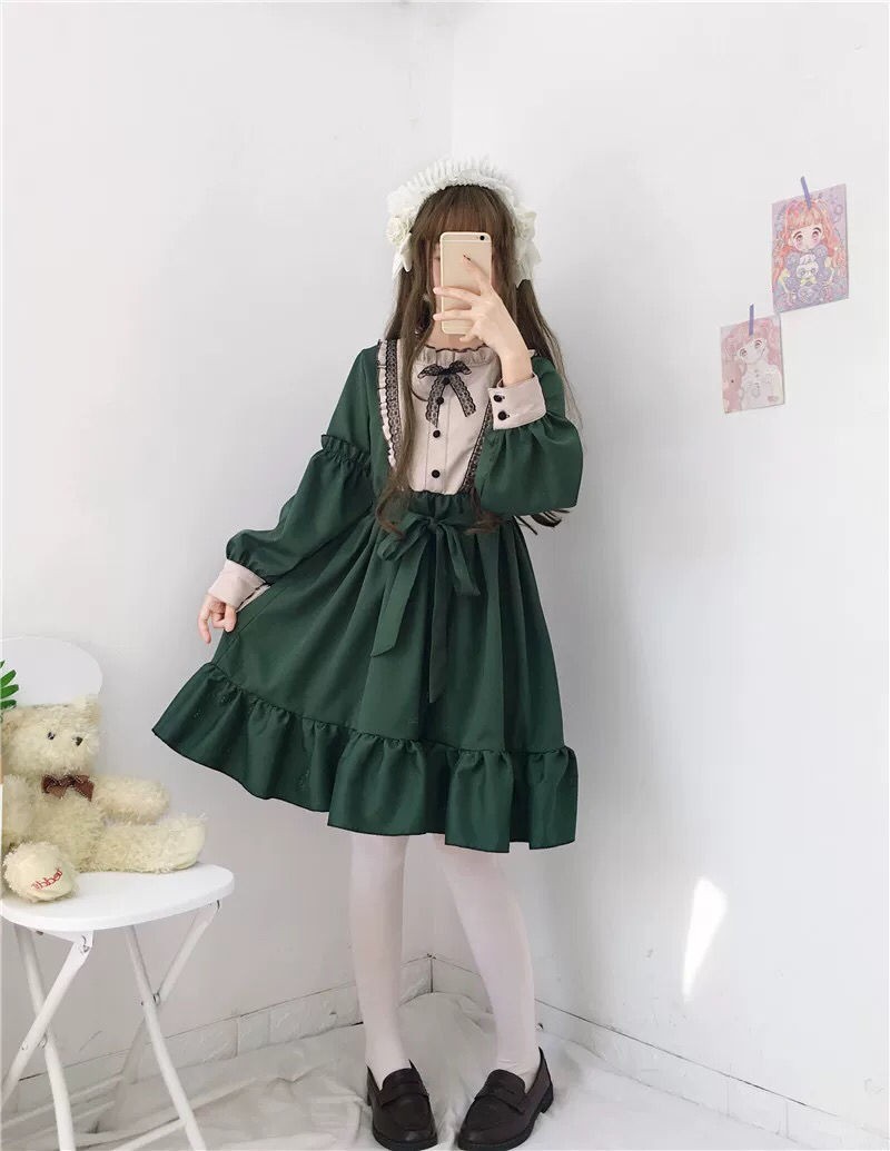 ダークグリーンの長袖ロリータスカート