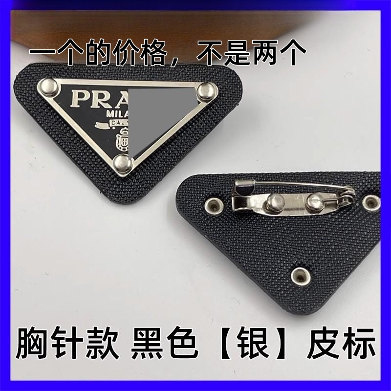 ブローチ風【革ラベル】ブラック【シルバー】4.8×3cm