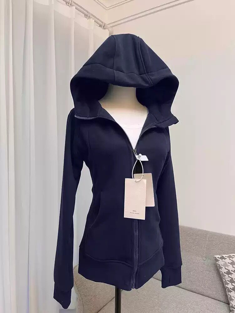 ネイビーブルーの春秋スタイル