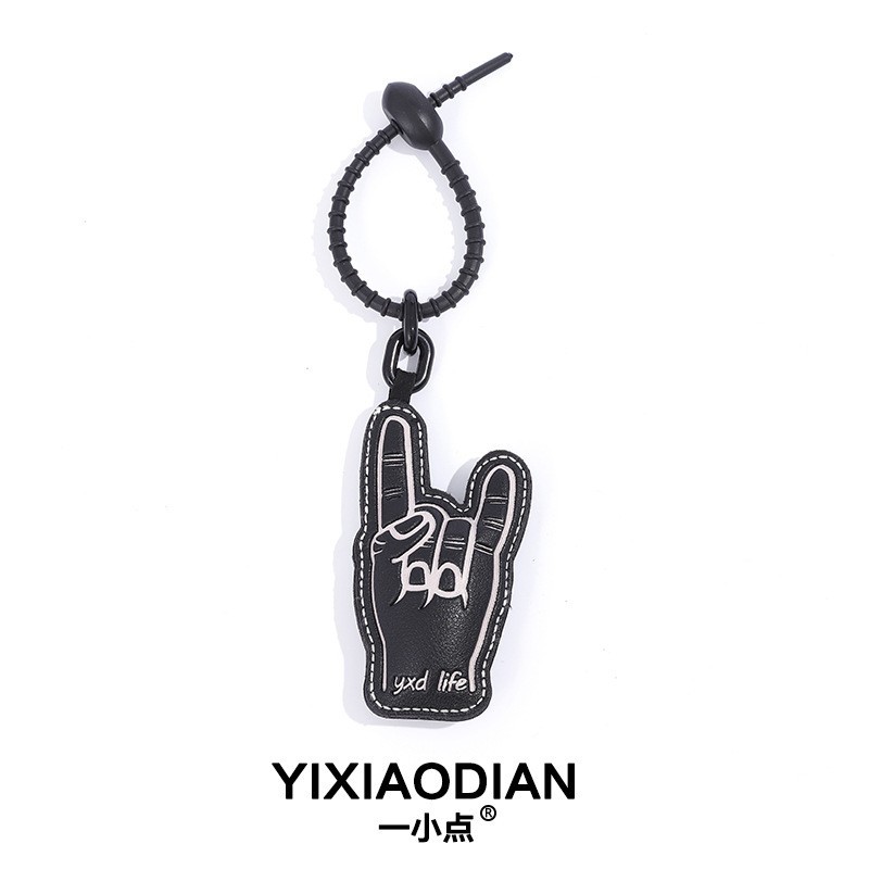 クールなブラックペンダントロックハンド