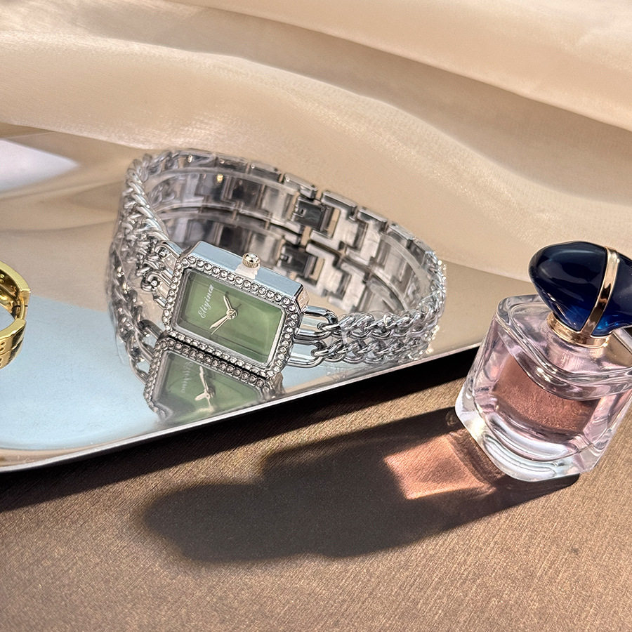 シルバーグリーン