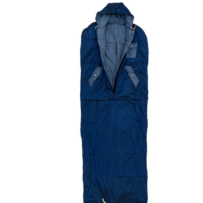 青い長いマントの寝袋