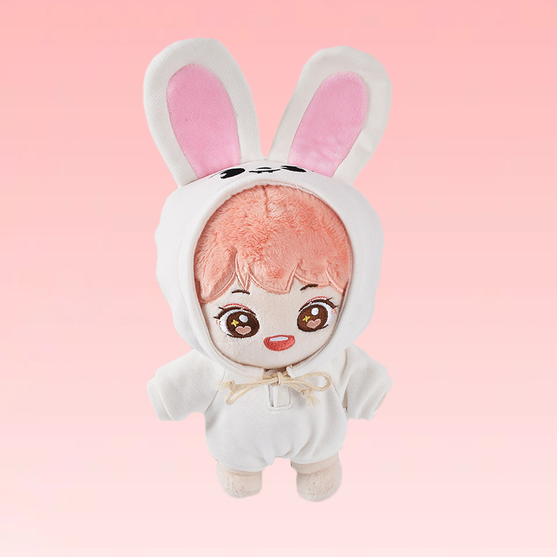 李浩娃は腹ばいになって服を着ている